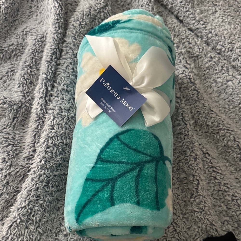 SOLD. NEW! Palmetto Moon Throw Blanket